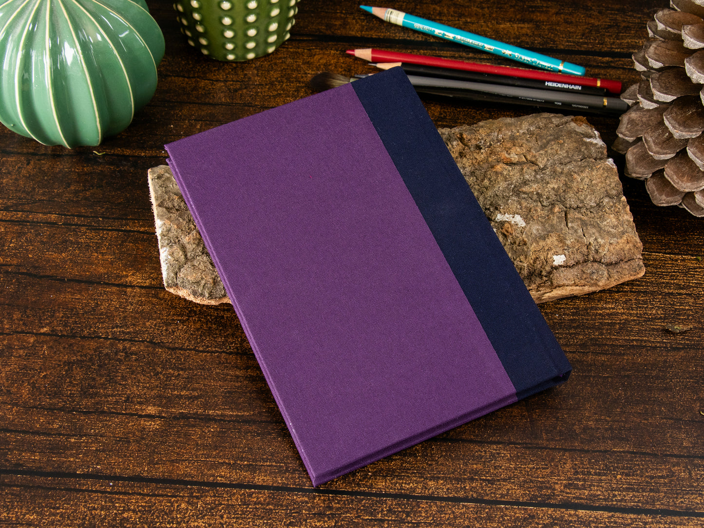 Watercolor Sketchbook | lila/indigo | ca. 12 x 18cm | Hot Pressed | 50% cotton | 300gsm | Fabriano Nr. 5