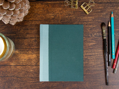 Watercolor Sketchbook | dunkelgrün/mint | ca. 12 x 16cm | hot pressed | 50% cotton | 300gsm | Fabriano Nr. 5