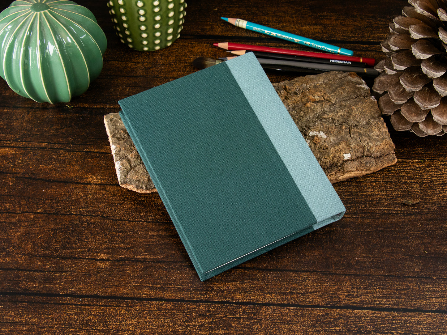 Watercolor Sketchbook | dunkelgrün/mint | ca. 12 x 16cm | hot pressed | 50% cotton | 300gsm | Fabriano Nr. 5