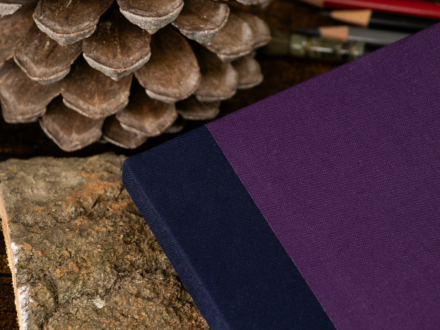 Watercolor Sketchbook | lila/indigo | ca. 12 x 18cm  | Hot Pressed | 50% cotton | 300gsm | Fabriano Nr. 5